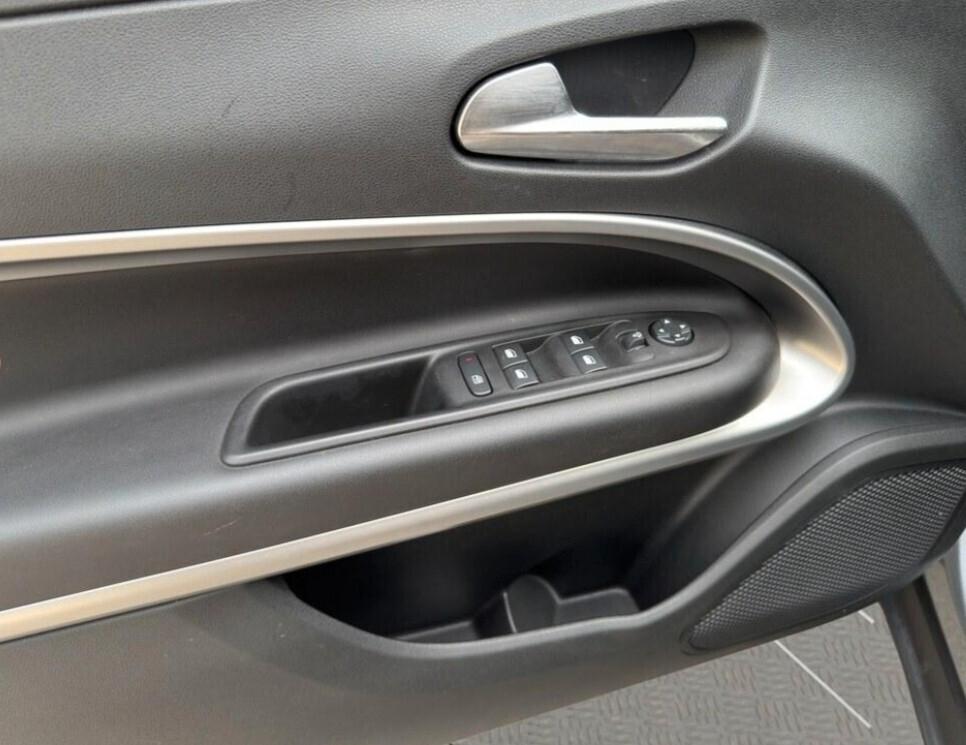 Jeep Avenger 1.2 Turbo 100 CV MHEV Summit