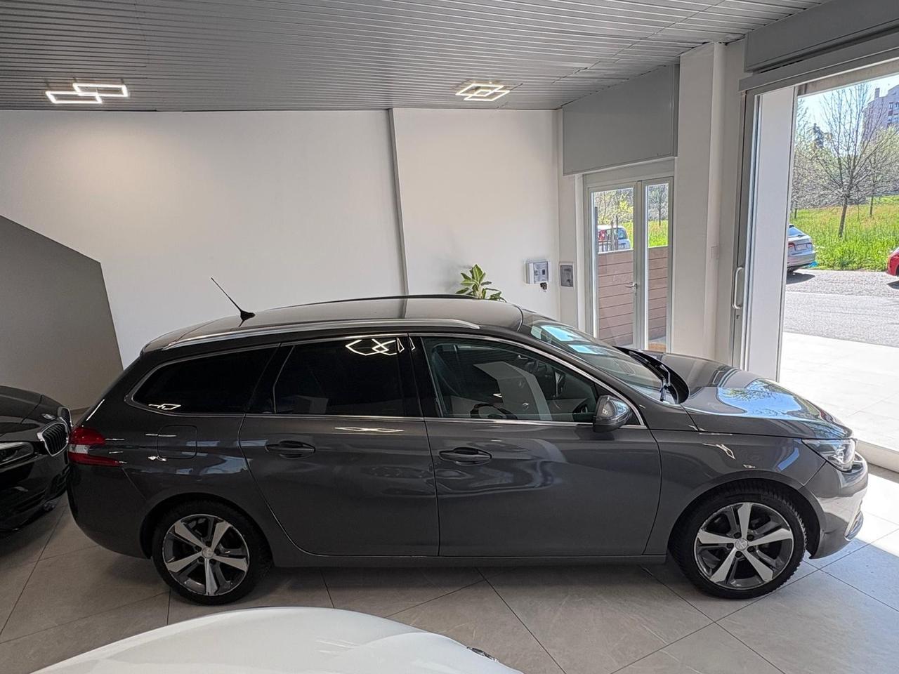 Peugeot 308 PureTech Turbo 130 S&S SW Allure