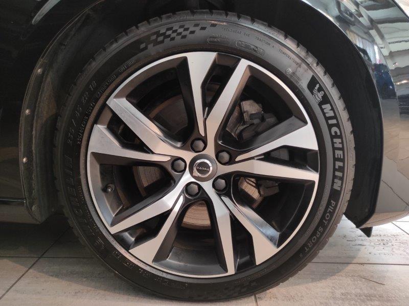 VOLVO V60 (2018-->) - V60 B4 (d) Geartronic R-Design