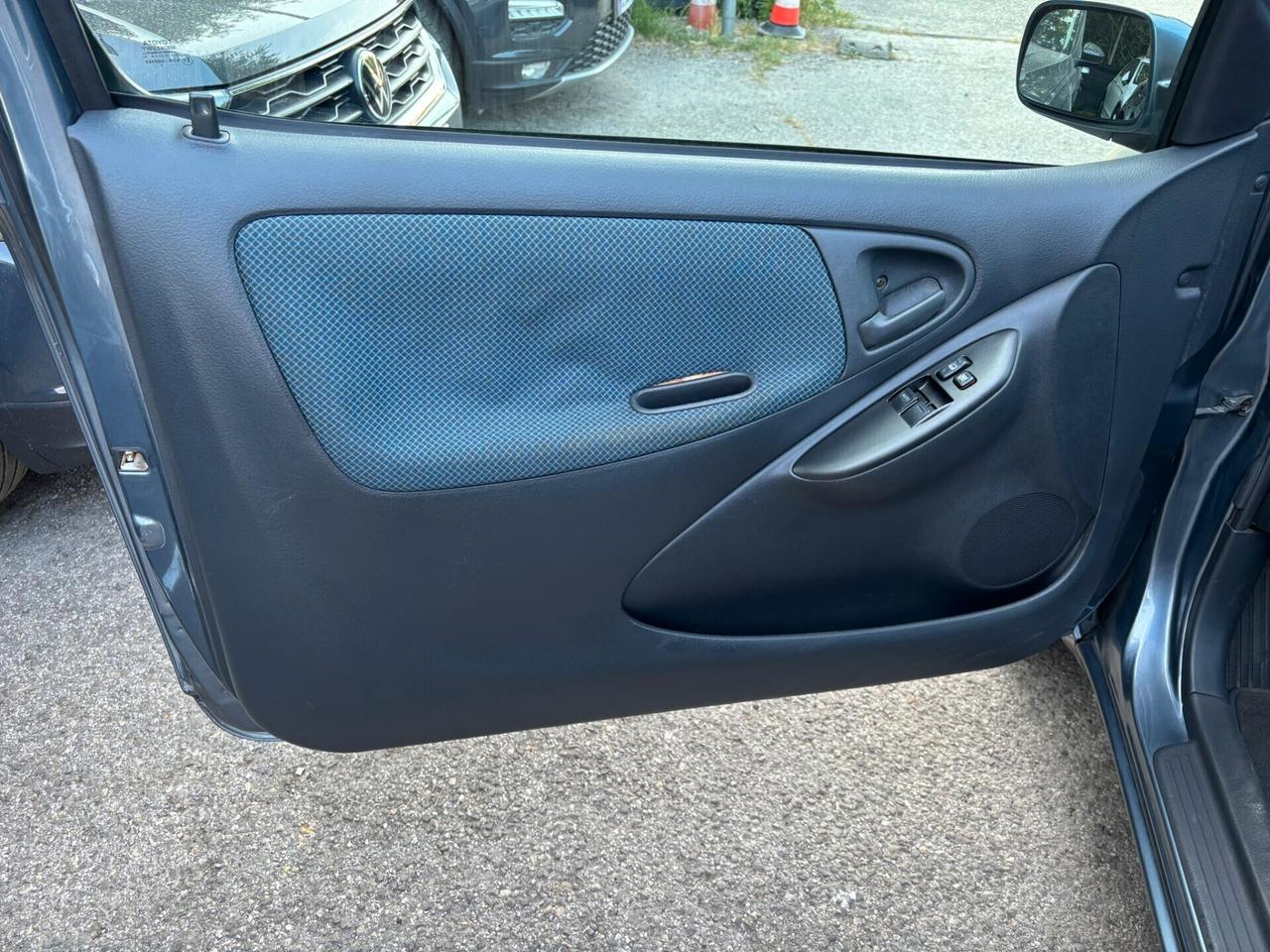 Toyota Yaris 1.0i 16V cat 3 porte Sol OK Neopatentati