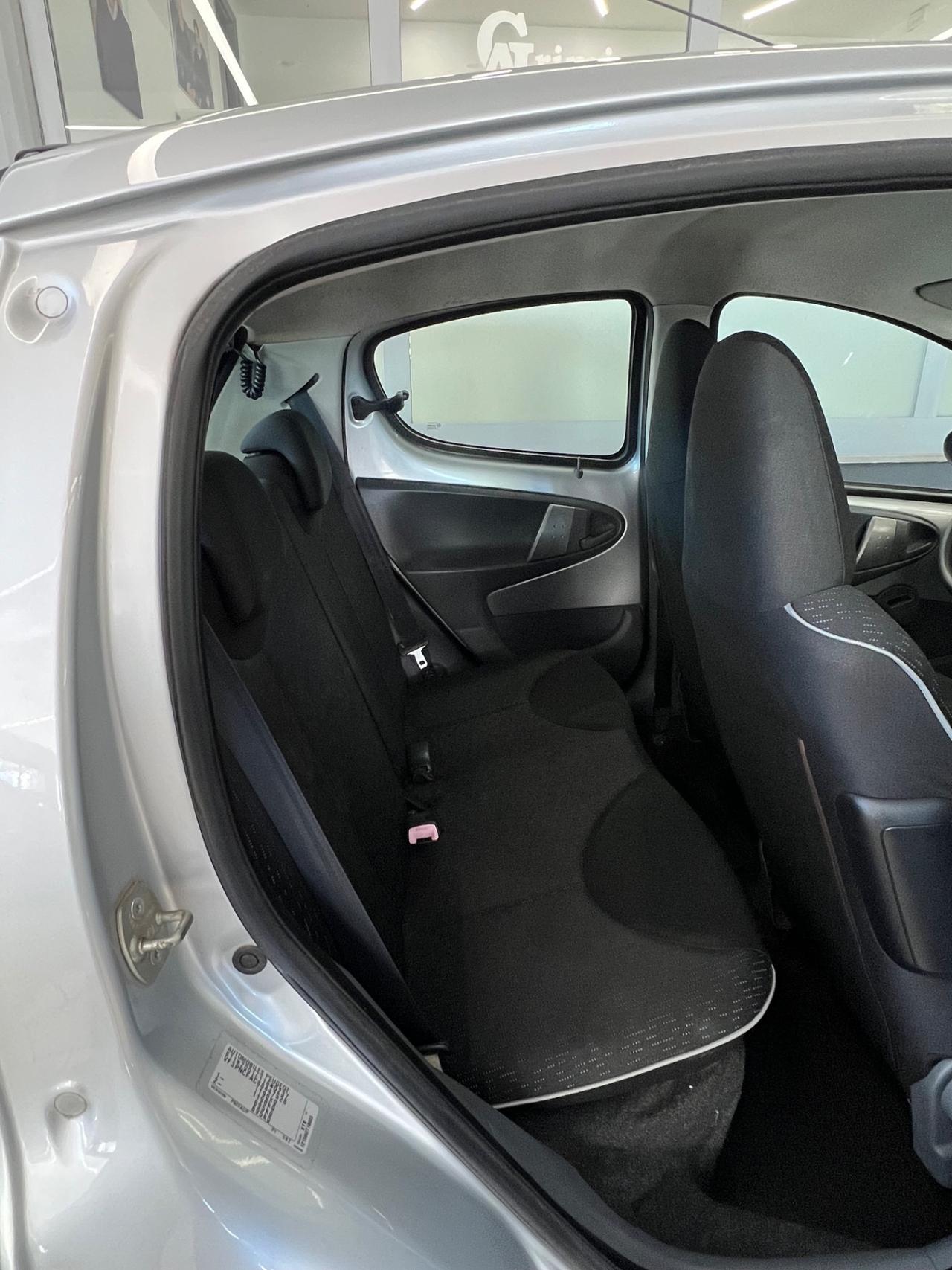 Peugeot 107 1.0 68CV 5p. Sweet Years 2Tronic