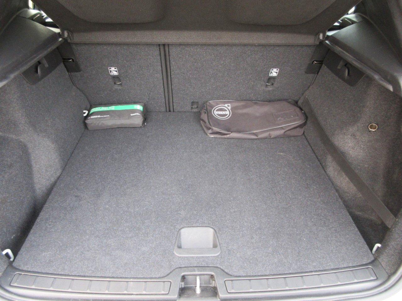 Volvo XC40 2.0 d3 Momentum Core auto