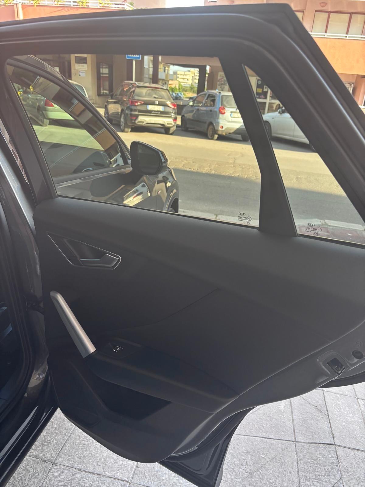 Audi Q2 35 TDI quattro S tronic Identity Black