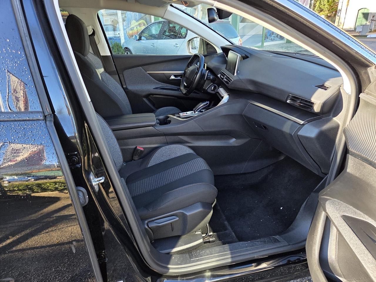 PEUGEOT 3008 PURE TECH TURBO 130CV AUTOM NAV-2018