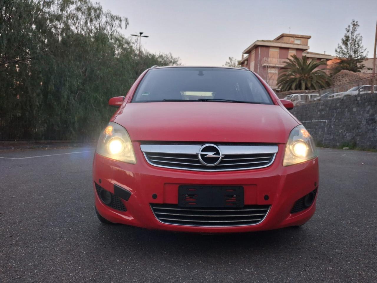 Opel Zafira Pianale ribassato con rampa disabili in carrozzina