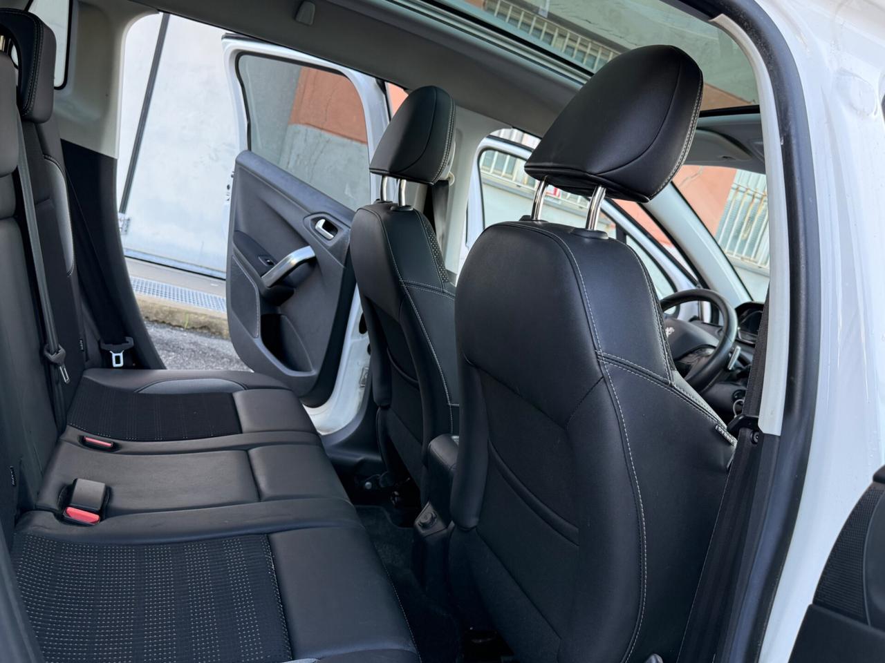 Peugeot 2008 1.6 e-HDi 92 CV -Allure -AUTOMATICA