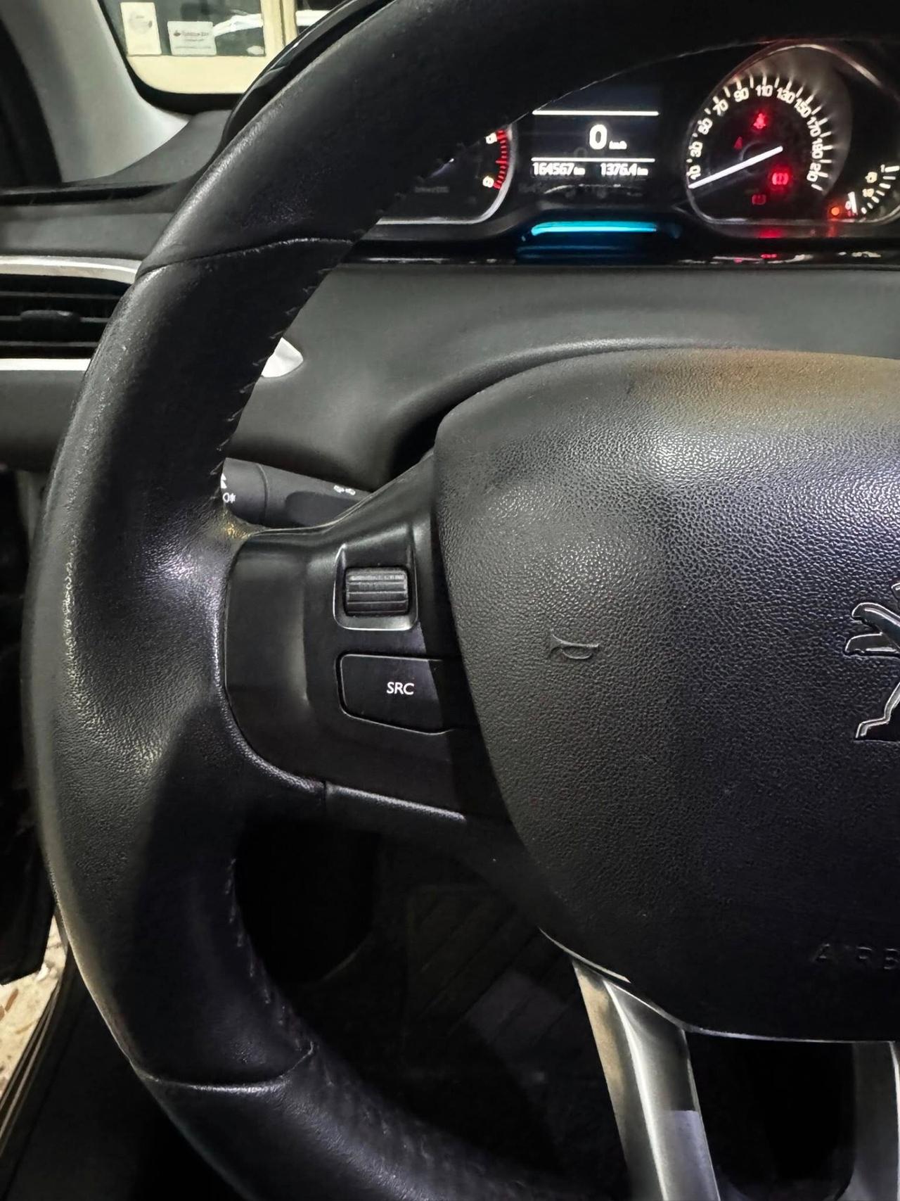 Peugeot 208 1.4 HDi 68 CV 5 porte Allure