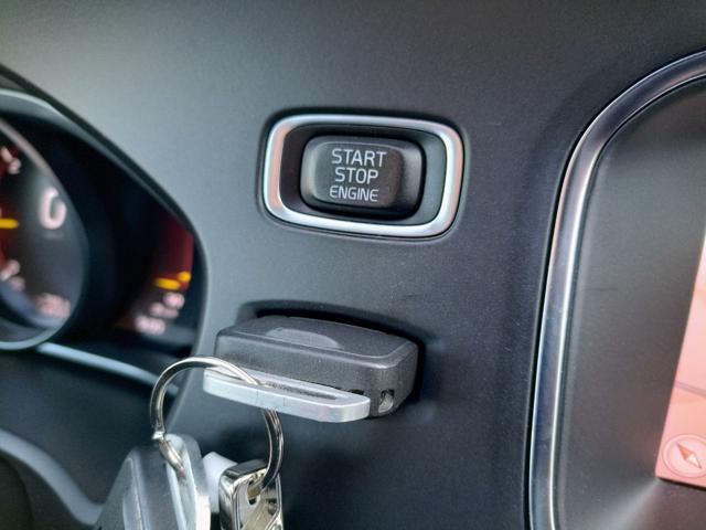 VOLVO V40 D2 Geartronic R-design