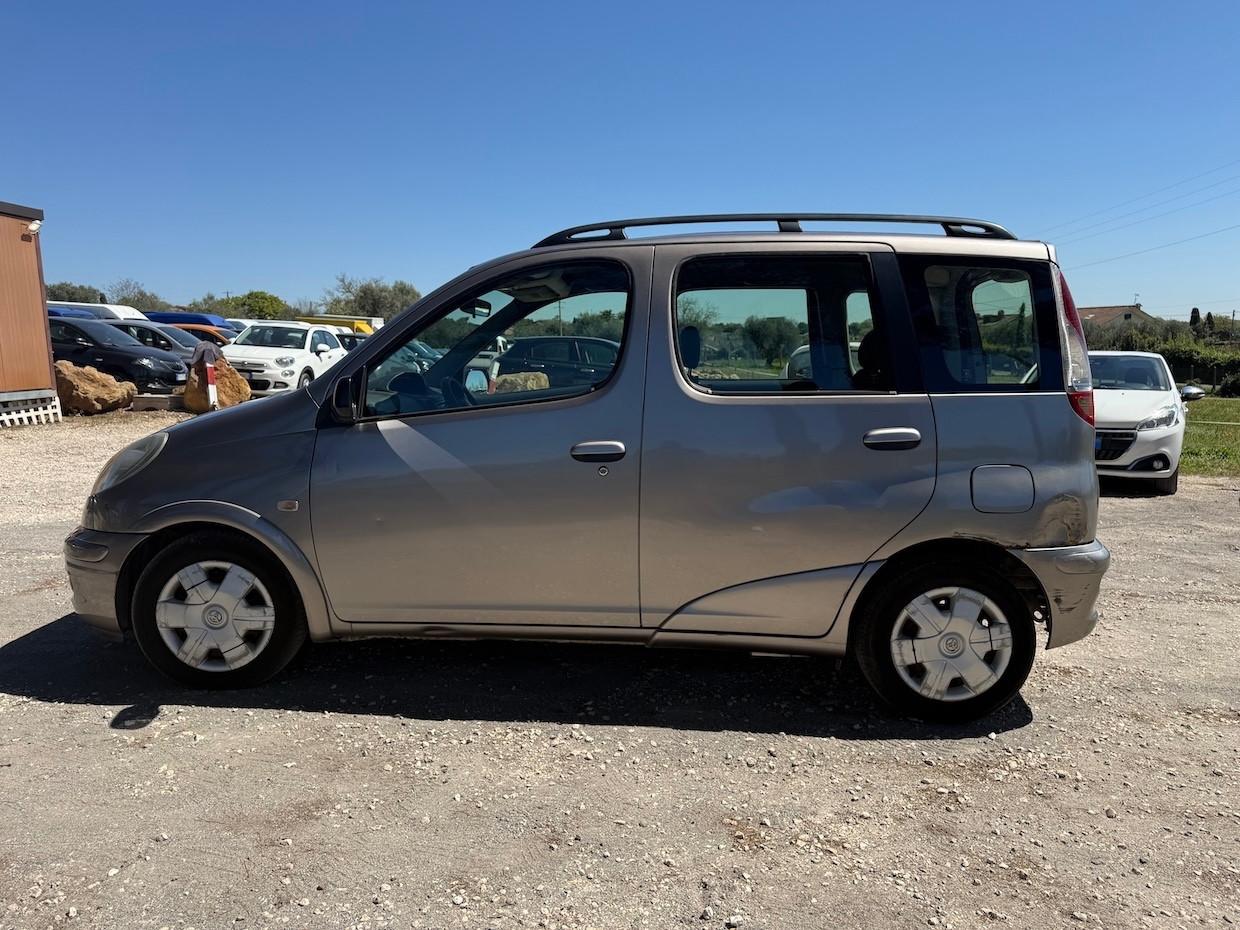 Toyota Yaris 1.3 5 porte