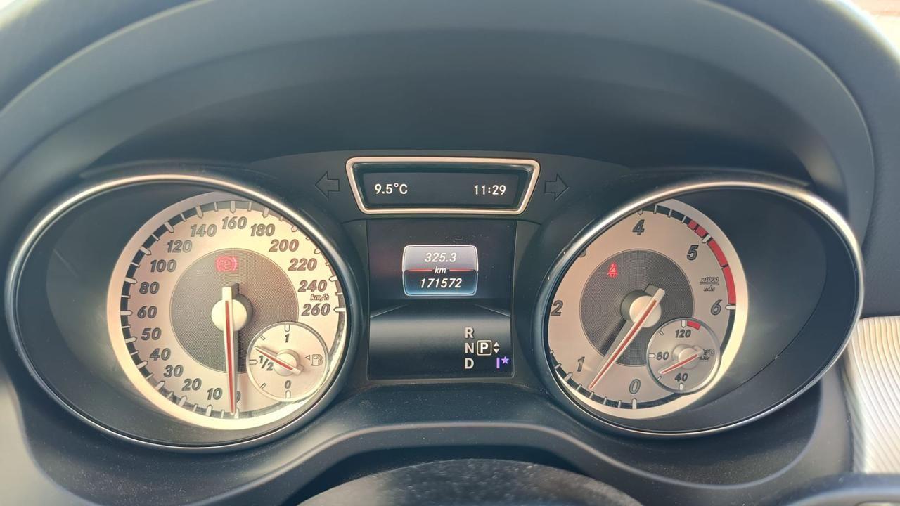 MERCEDES-BENZ GLA 200 d Automatic Business