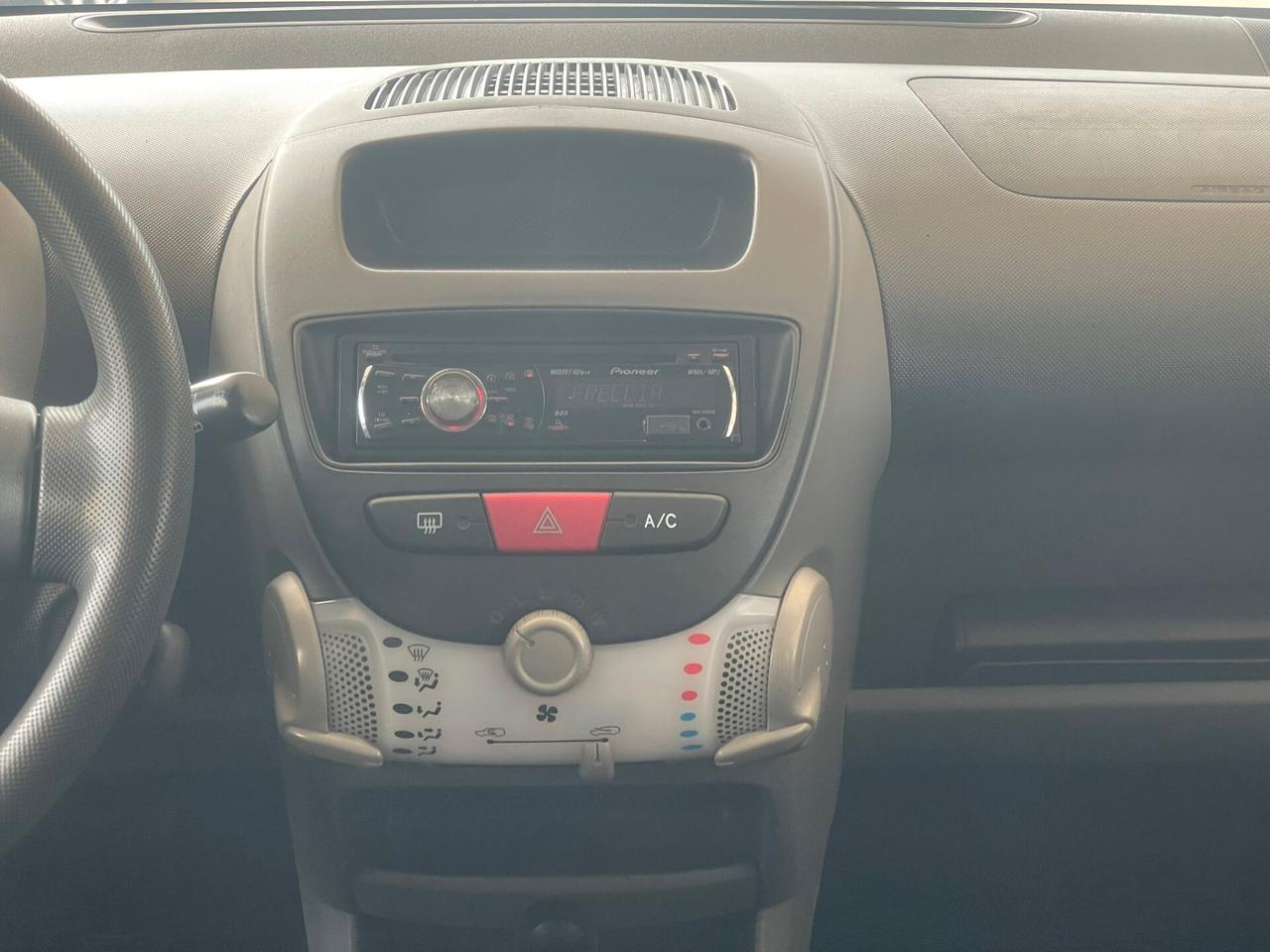 Toyota Aygo 1.0 12V VVT-i 5 porte Sol