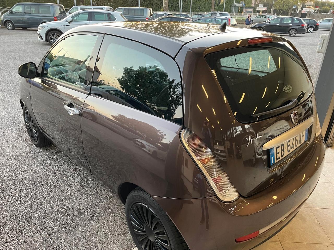 Lancia Ypsilon 1.3 MJT 75 CV MomoDesign