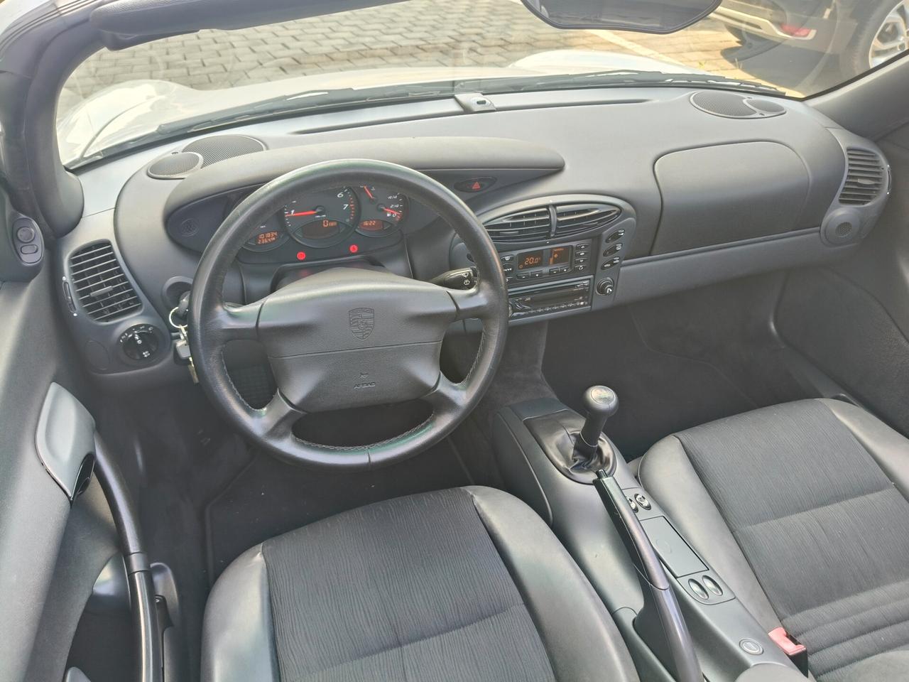 Porsche Boxster 2.5i 24V cat