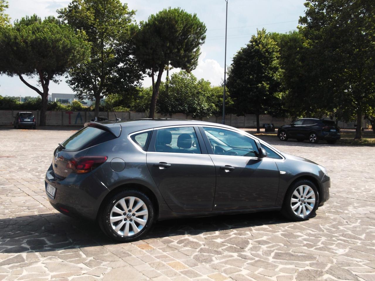 Opel Astra Berlina 1.7 CDTI Cosmo 2011