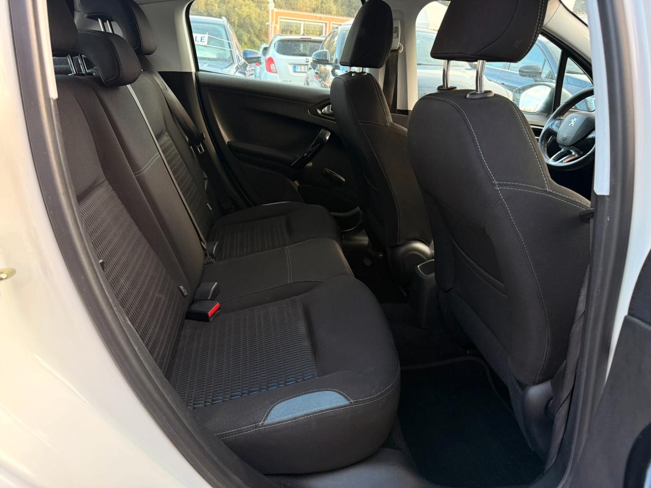 Peugeot 208 1.4 HDi 68CV Allure - 2013