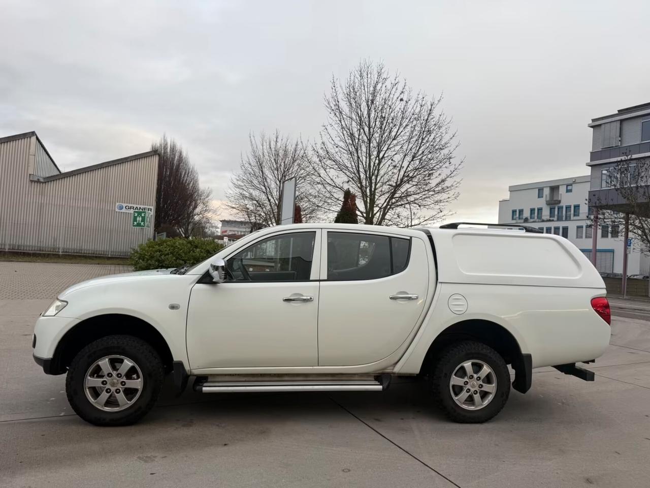 Mitsubishi L200 DC Invite 4WD aria condizionata