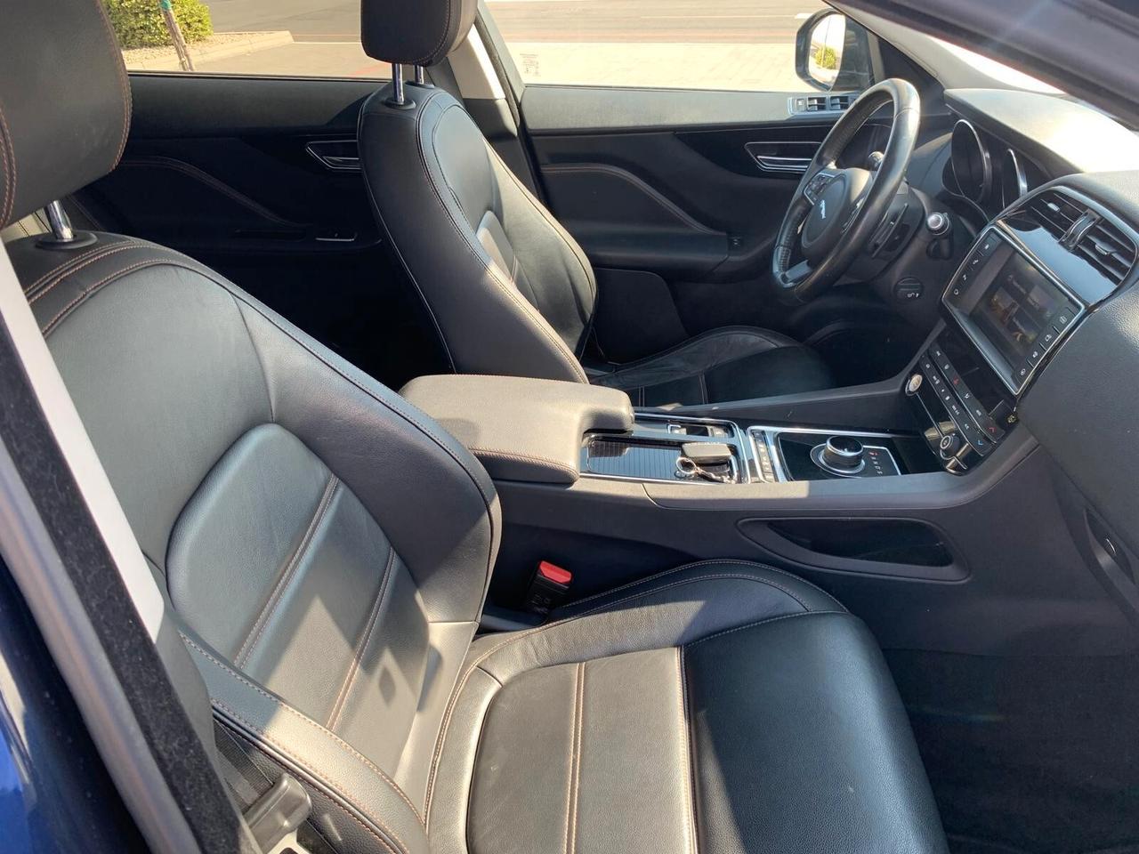 Jaguar F-Pace 2.0 D 180 CV AWD aut. R-Sport