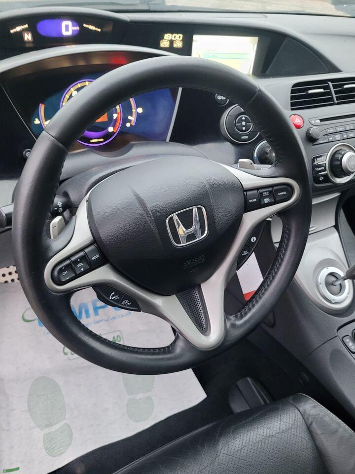 Honda Civic 1.8 I-VTEC (Cambio automatico)