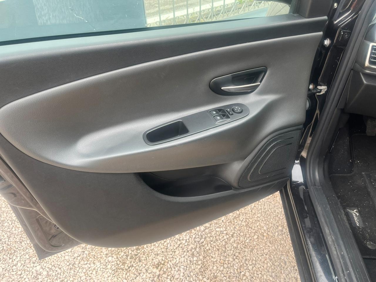 Lancia Ypsilon 1.2 69 CV 5 porte Gold
