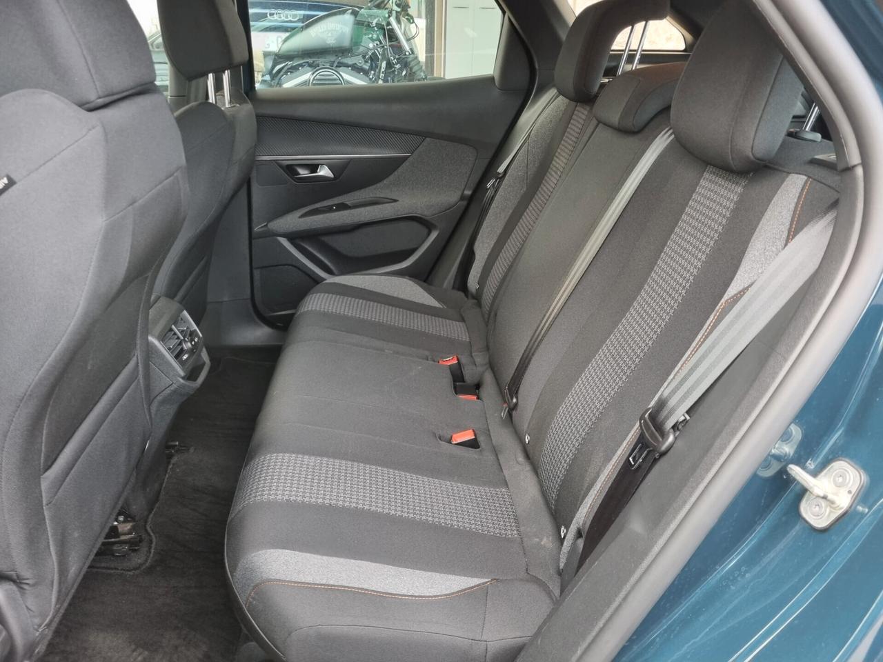 Peugeot 3008 BlueHDi 130 S&S EAT8 Active Pack