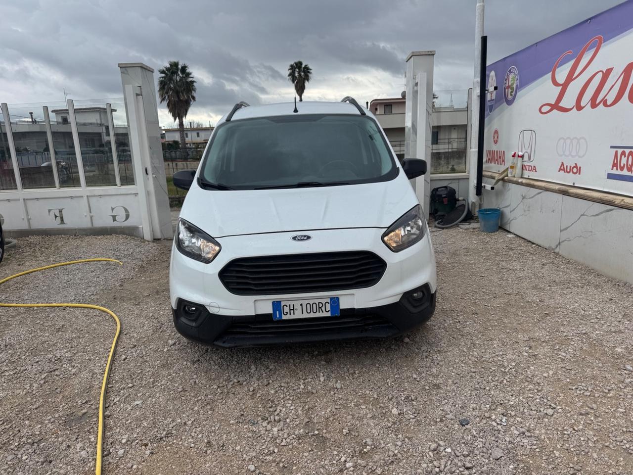 Ford Transit Courier TITANIUM