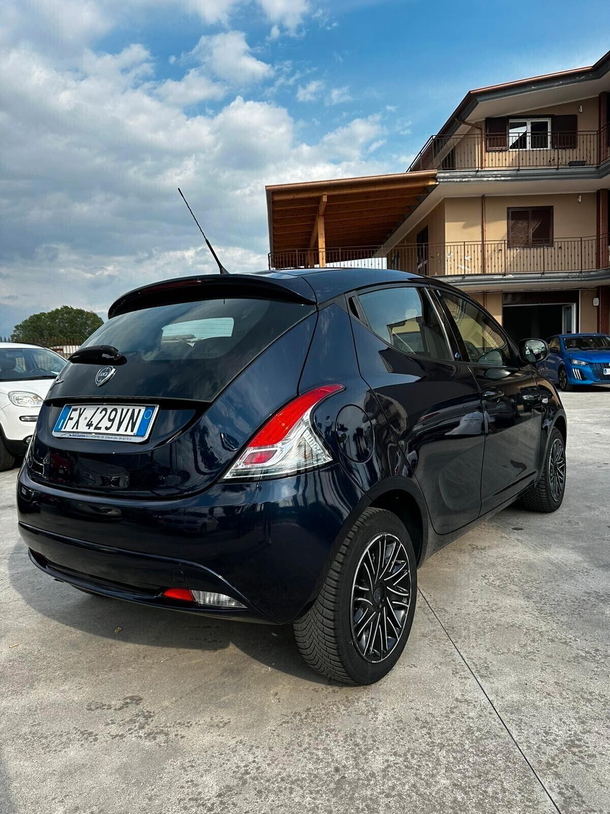 Lancia Ypsilon 1.2 69 CV 5 porte S&S Platinum