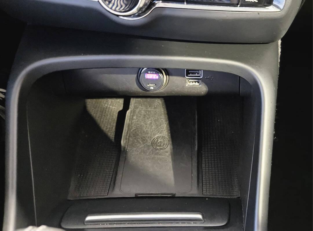 Volvo XC40 2.0 t4 Momentum awd geartronic my20