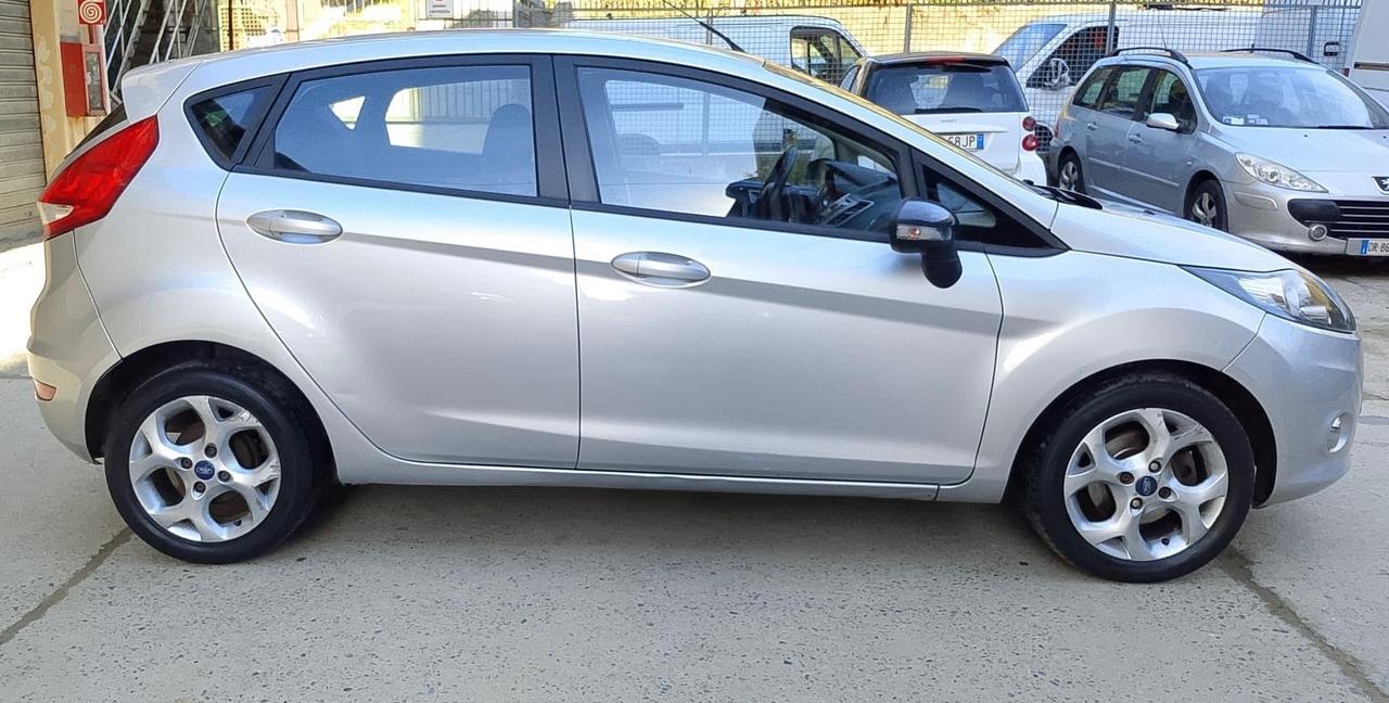 Ford Fiesta 1.4 16V 5p. Bz.- GPL Titanium Bs. 2012