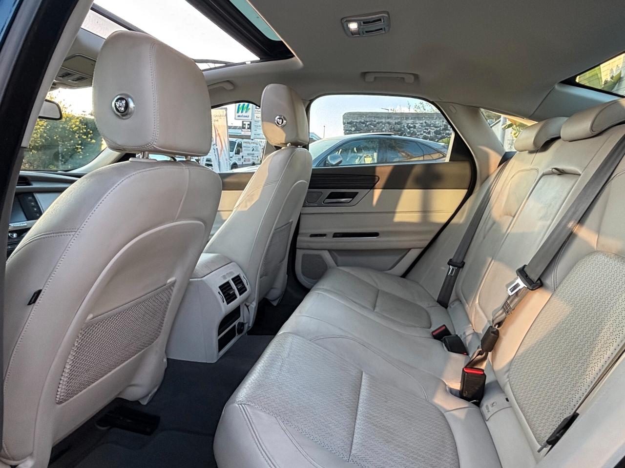 Jaguar XF 2.0 AWD 180 CV
