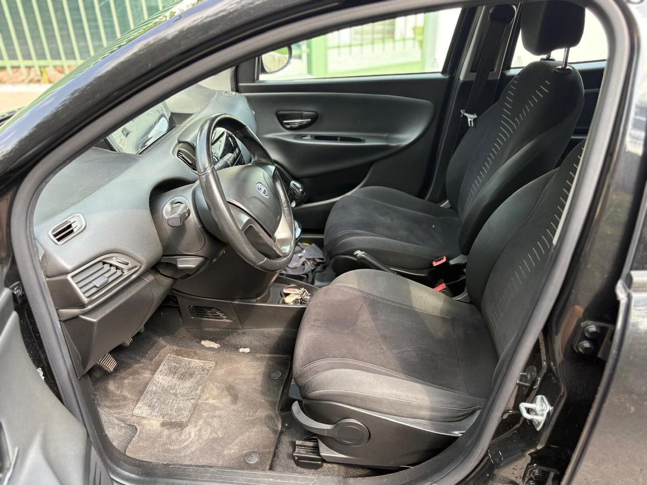 Lancia Ypsilon 0.9 TwinAir 85 CV 5 porte S&S Platinum