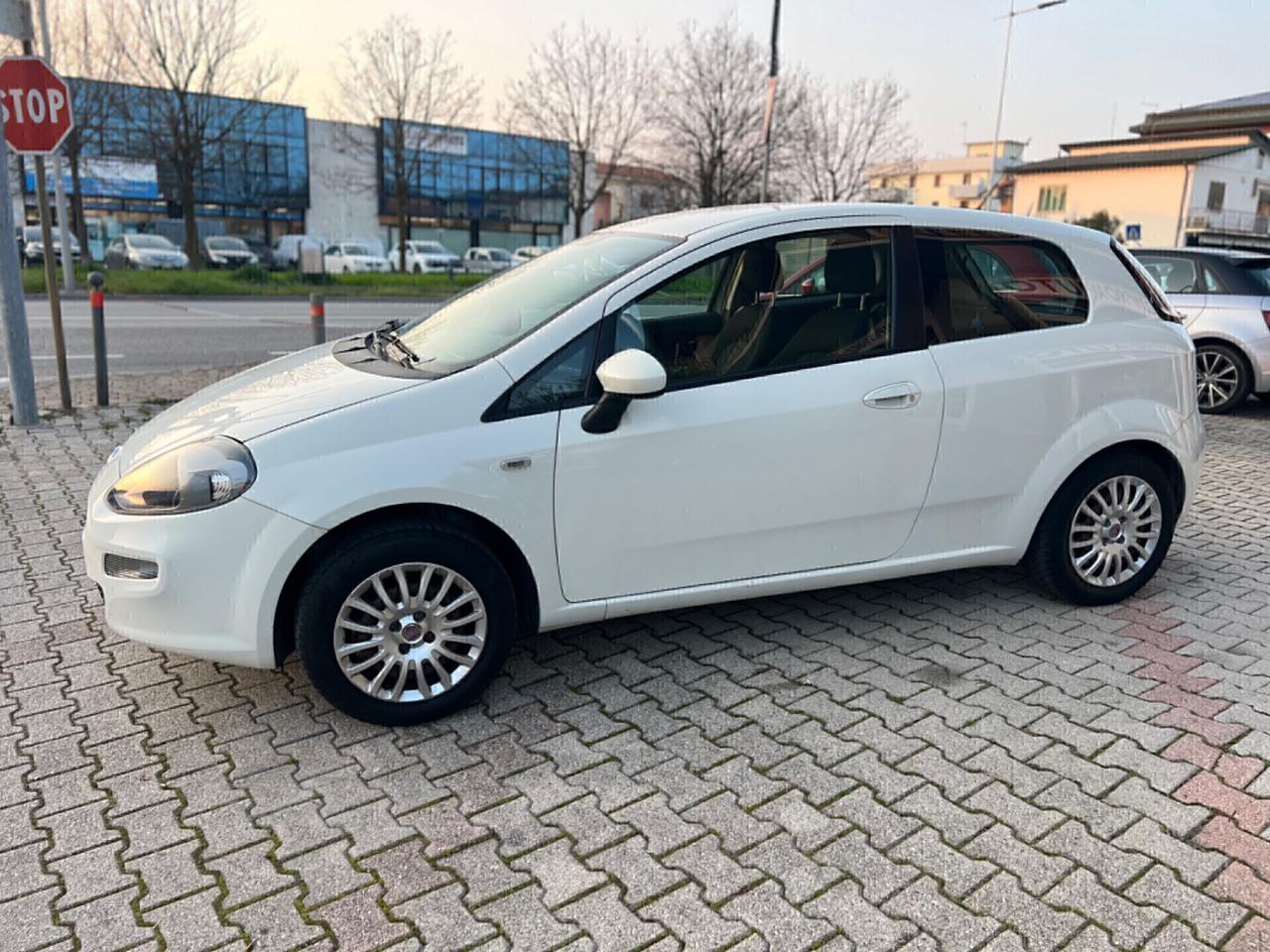 Fiat Punto 1.4 benzmetano ok Neopatentati