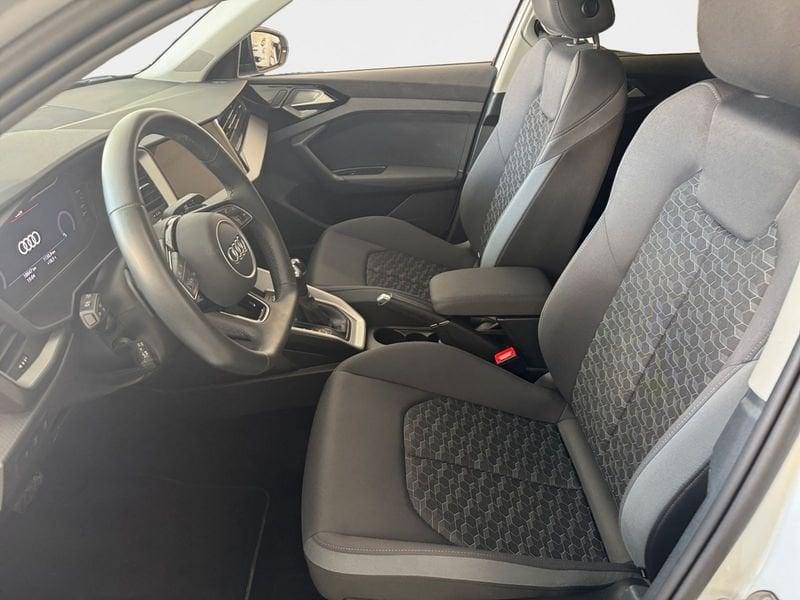 Audi A1 Sportback 30 1.0 tfsi Identity Black 116cv s-tronic