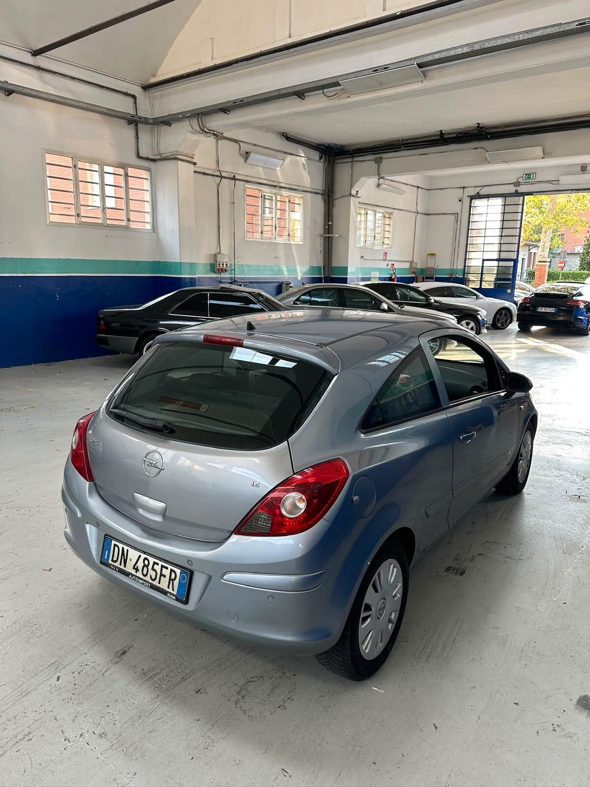 Opel Corsa 1.2 3 porte Club