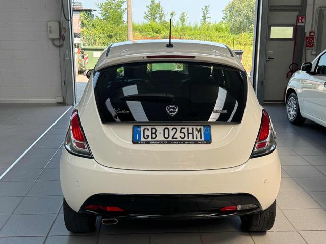 LANCIA Ypsilon 1.0 FireFly 5 porte S&S Hybrid Ecochic Silver
