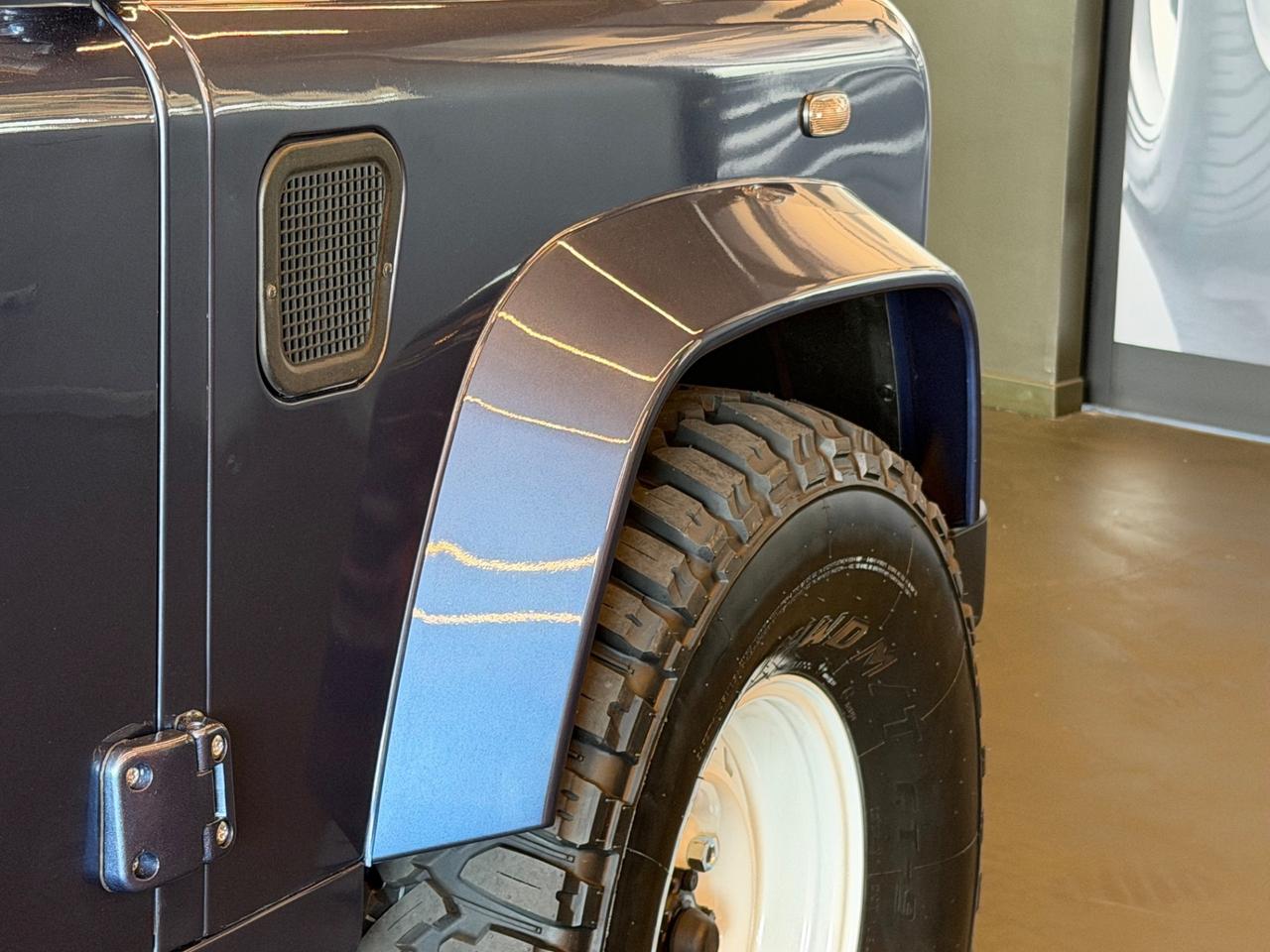 Land Rover Defender 110 2.4 TD4 Station Wagon "The World's Style"