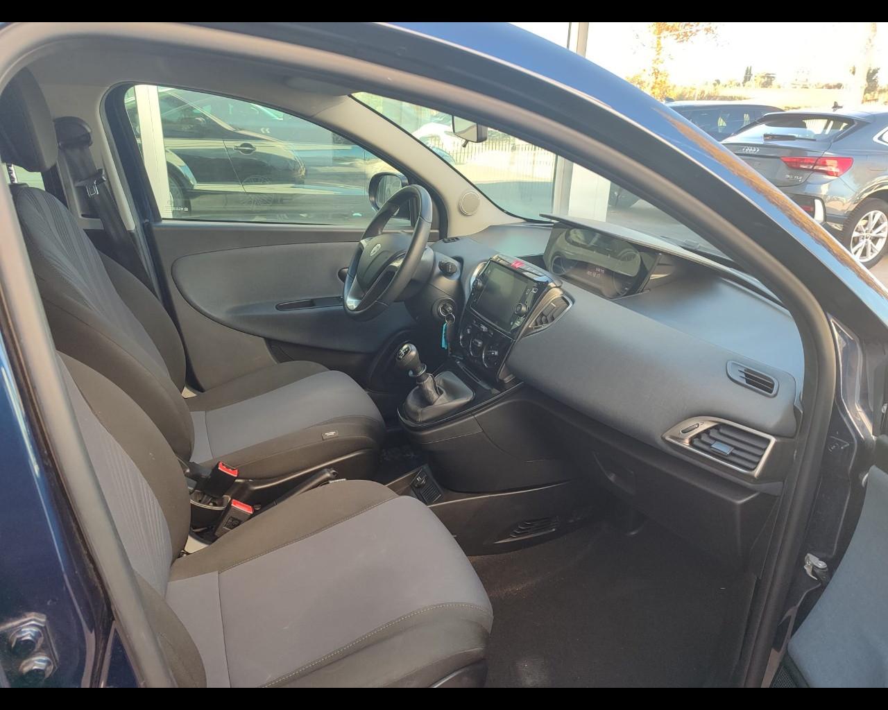 LANCIA Ypsilon 3ª serie - Ypsilon 1.0 FireFly 5 porte S&S Hybrid Ecochic Gold