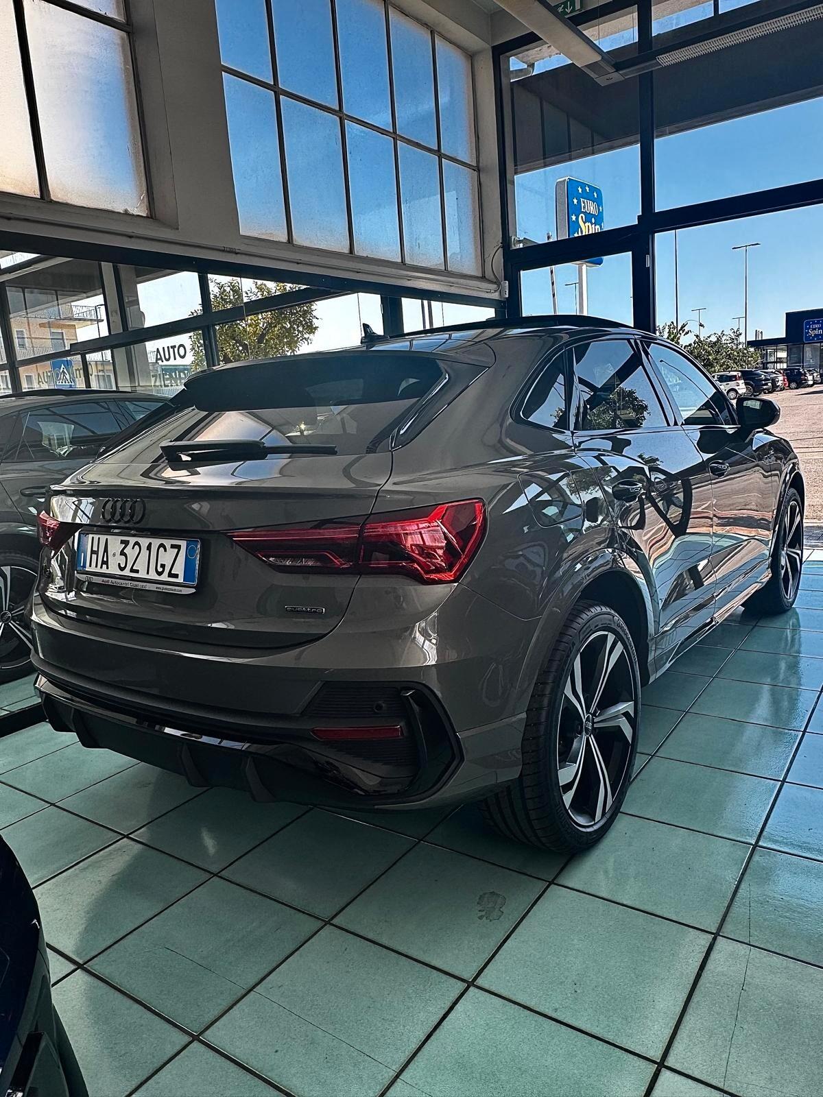 Audi Q3 SPB 40 TDI quattro S tronic Identity Black