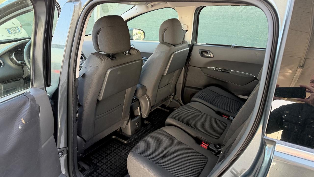 Peugeot 5008 1.6 HDi 115CV 7 POSTI