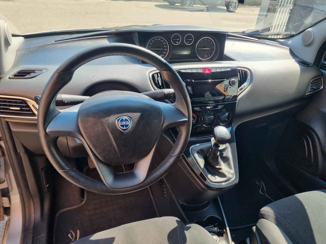 Lancia Ypsilon 1.2 69 CV 5 porte S&S Platinum unica proprietaria