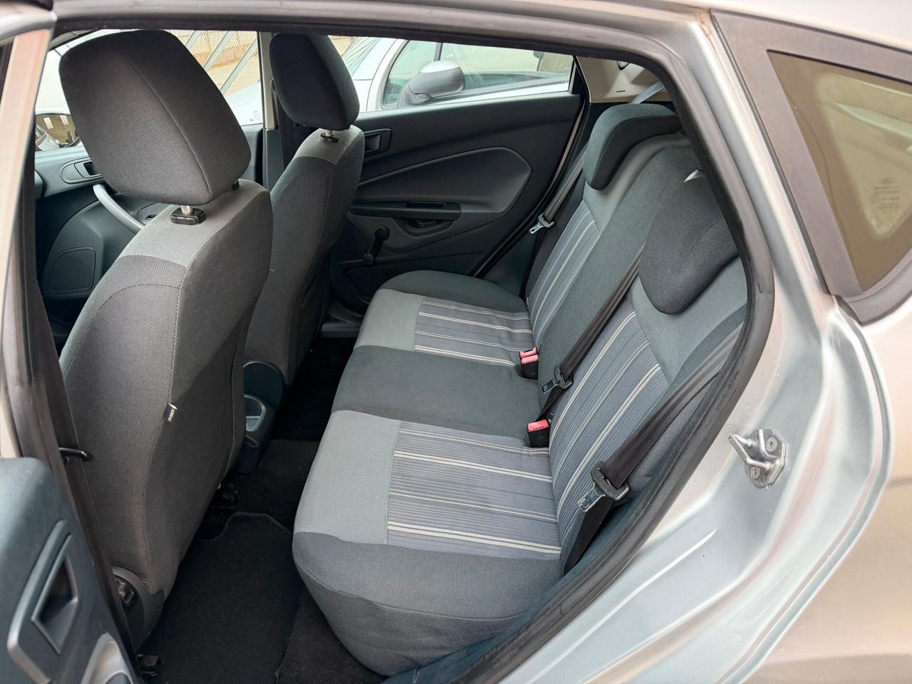 Lancia Ypsilon 1.3 MJT 16V 95 CV 5 porte S&S Silver