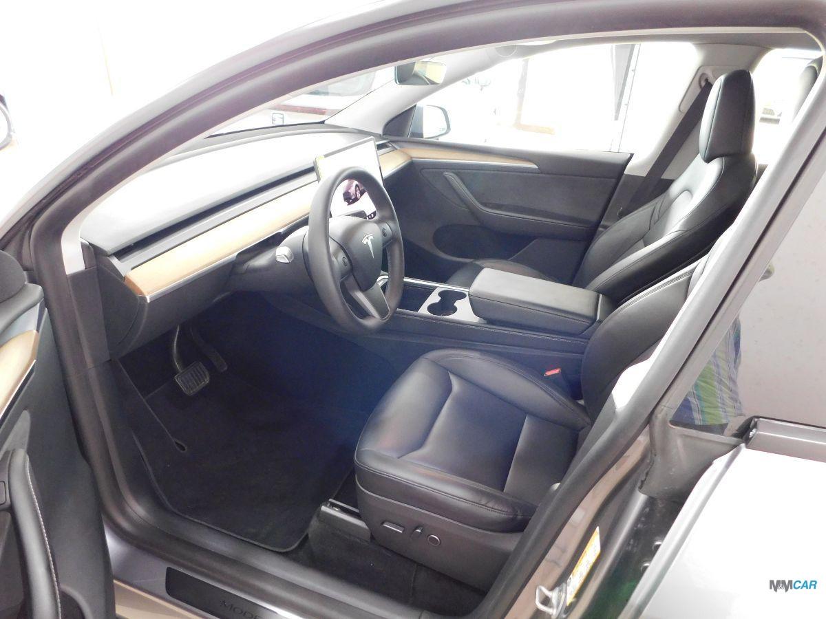 TESLA - Model Y - Long Range AWD