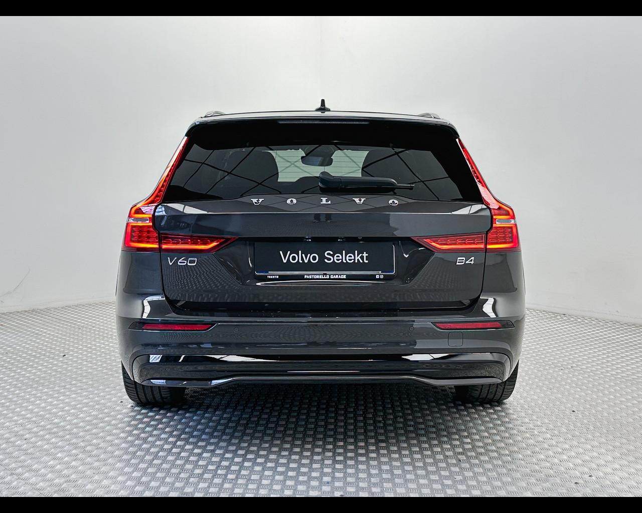 VOLVO V60 (2018-->) - V60 B4 (d) automatico Plus Dark