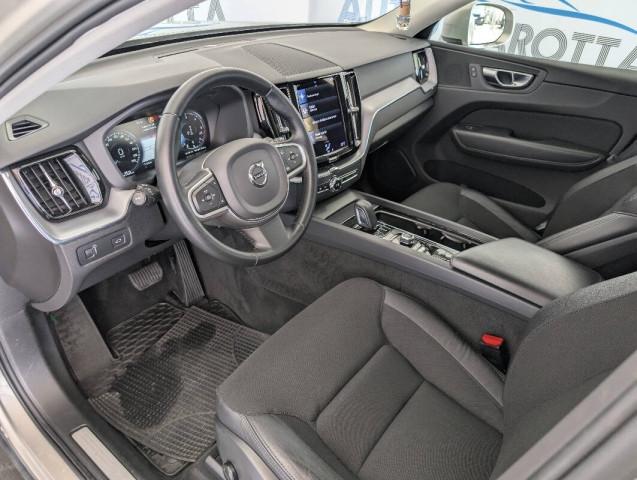 Volvo XC60 2.0 b4 Momentum Pro awd auto