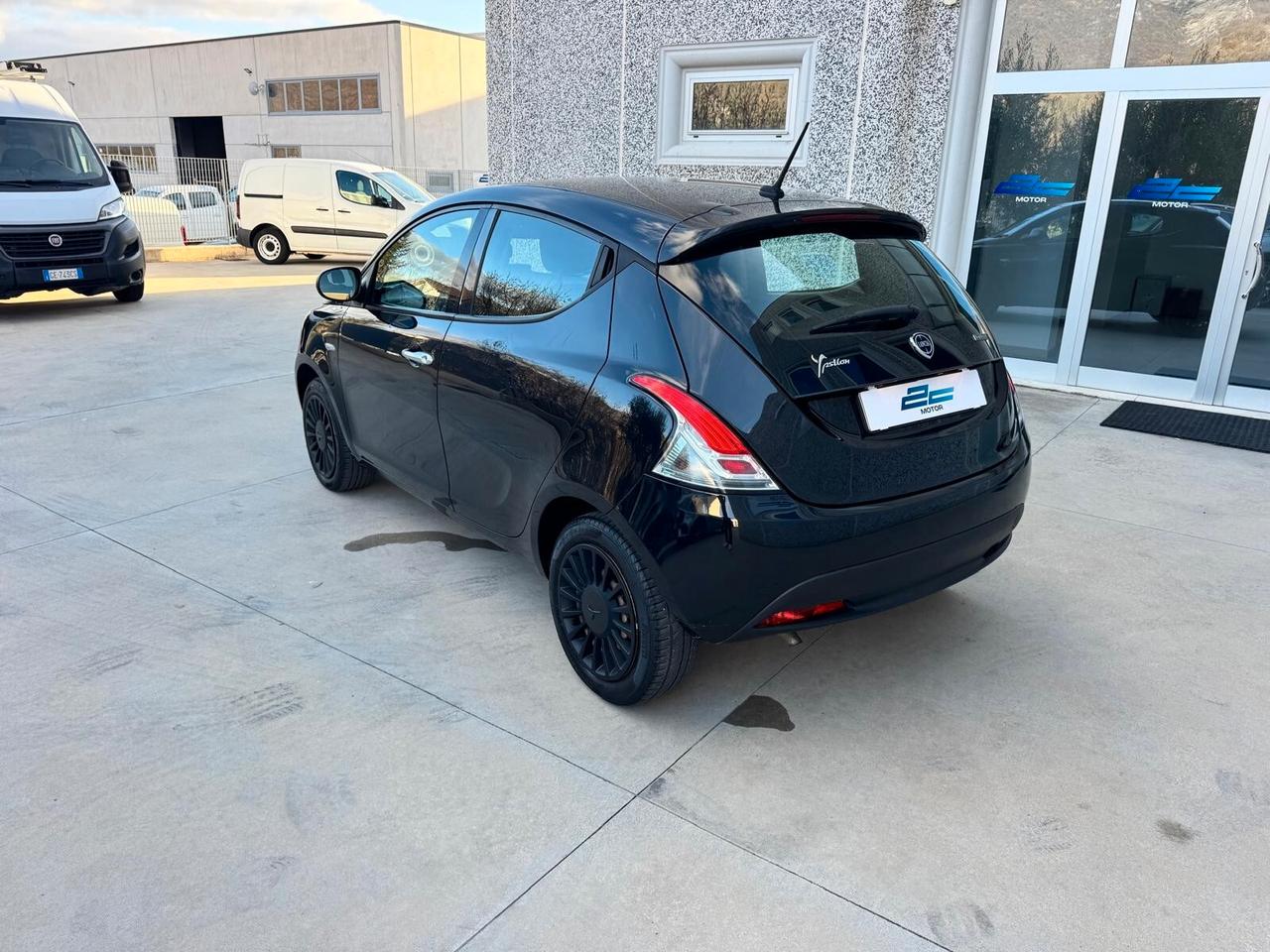 Ypsilon 1.0 FireFly 5 porte S&S Hybrid Silver