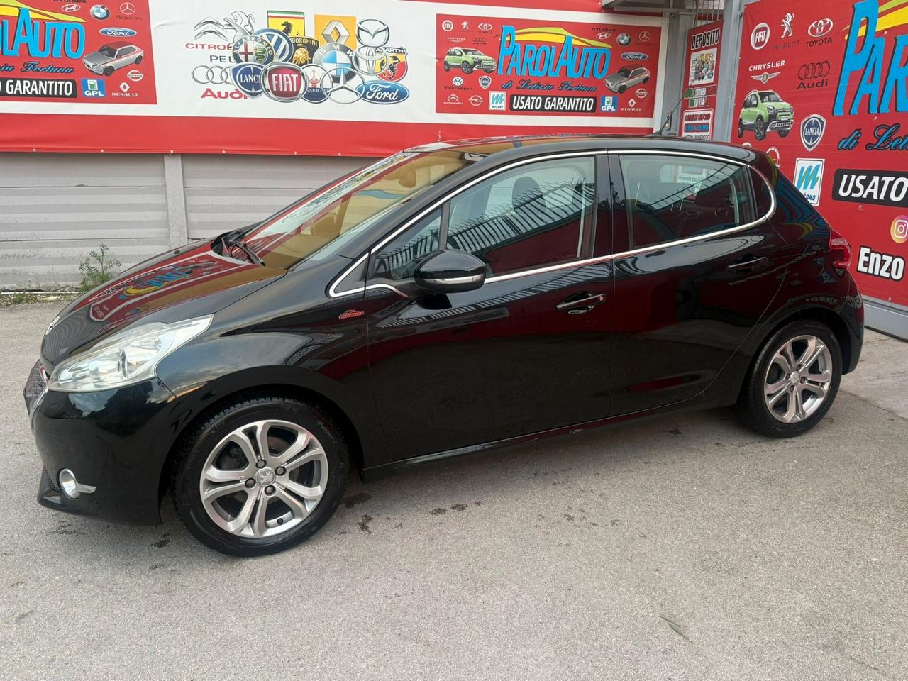 Peugeot 208 1.2 82cv Allure - 2013