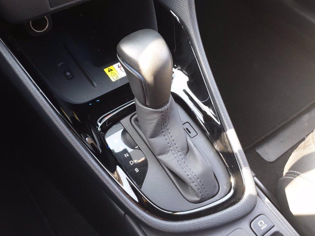 TOYOTA Yaris 1.5h lounge del 2022