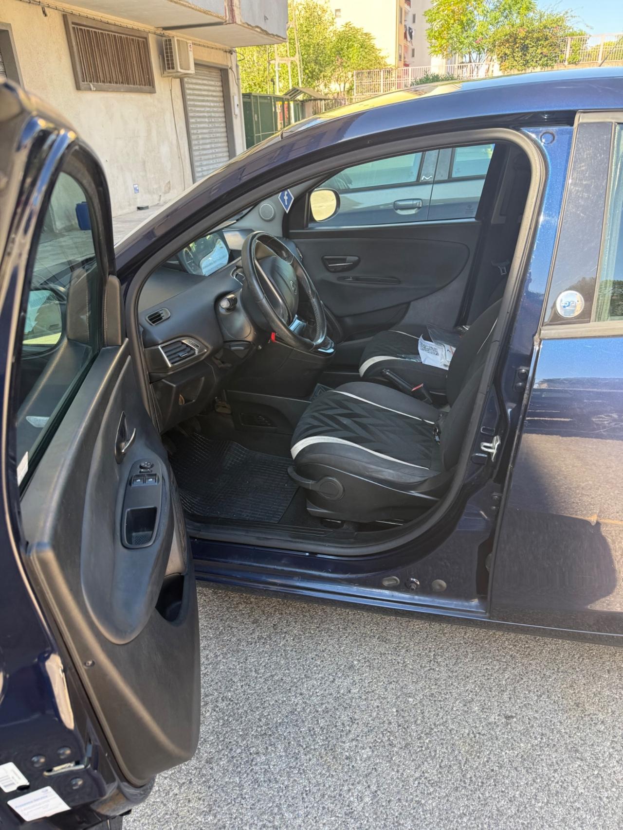 Lancia Ypsilon 1.2 69 CV 5 porte GPL Ecochic Gold