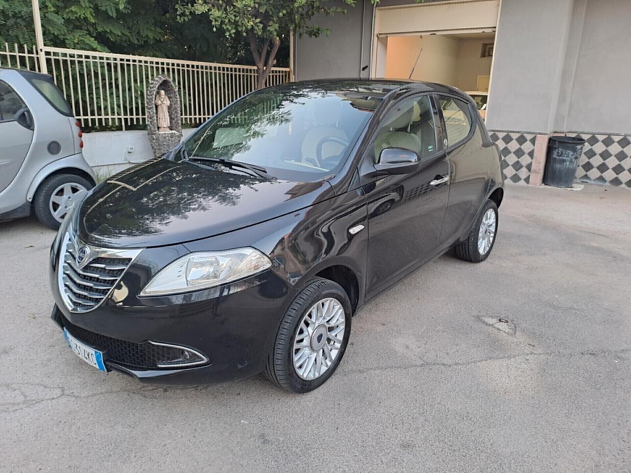 Lancia Ypsilon 0.9 TwinAir 85 CV 5 porte Metano Ecochic Gold