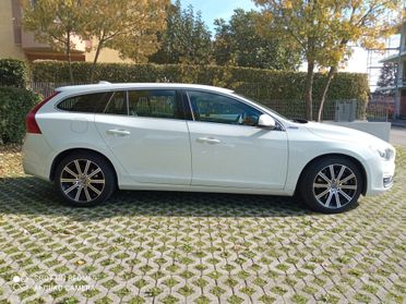 VOLVO V60 D6 Twin Engine Geartronic Momentum