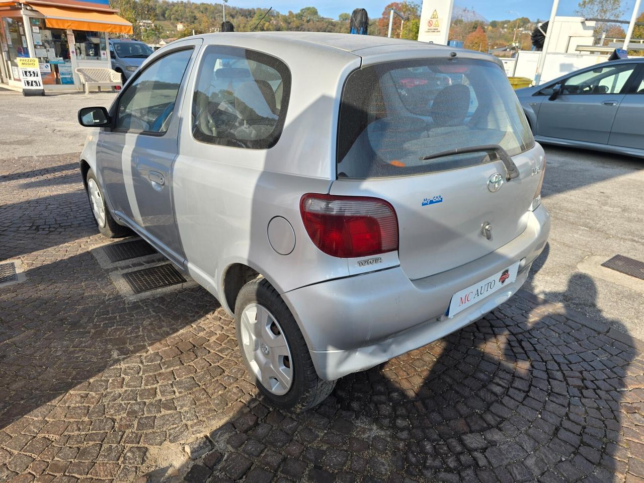 Toyota Yaris 1.0 3porte con 325.000km NEOPATENTATI ok